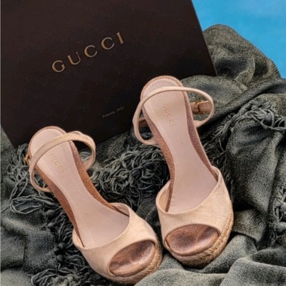 Authentic Gucci beige wedges ❤️💄💋 - Picture 1 of 4